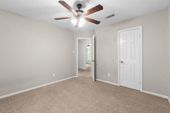 Building Photo - 28 Silver Elm Pl