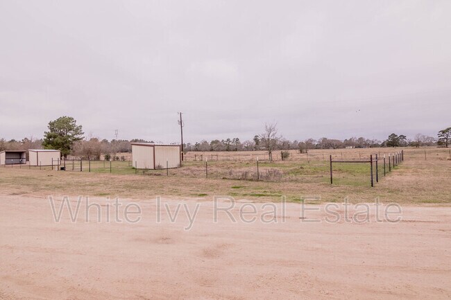 Building Photo - 875 FM 1696