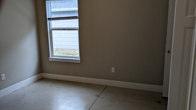 Building Photo - 8070 E 34th Ct S