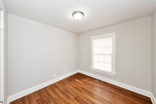 Building Photo - 3824 15th St NE