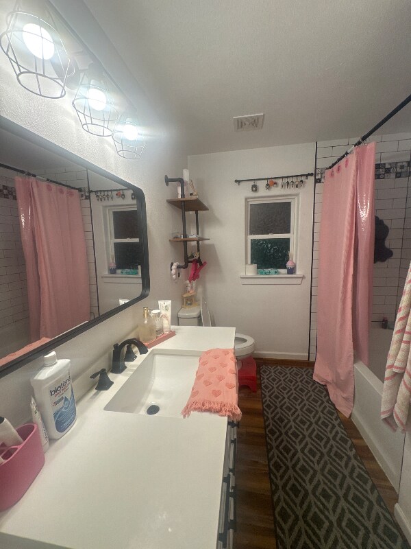 Building Photo - 1618 Sycamore St