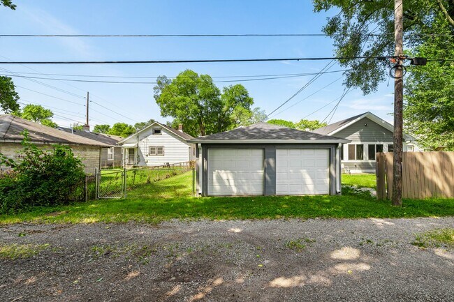 Building Photo - 1215 N Warman Ave