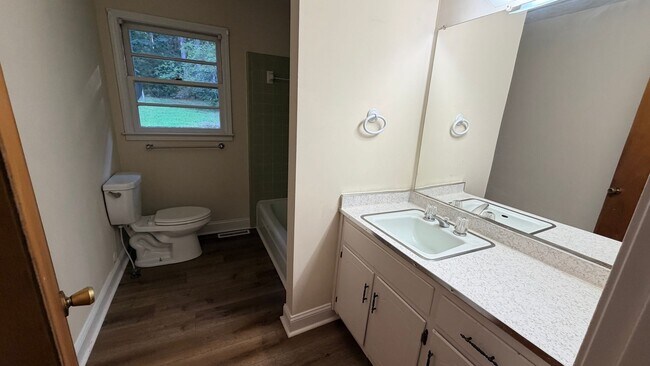 Building Photo - Antioch House - 2 bedrooms , 1.5 bathroom
