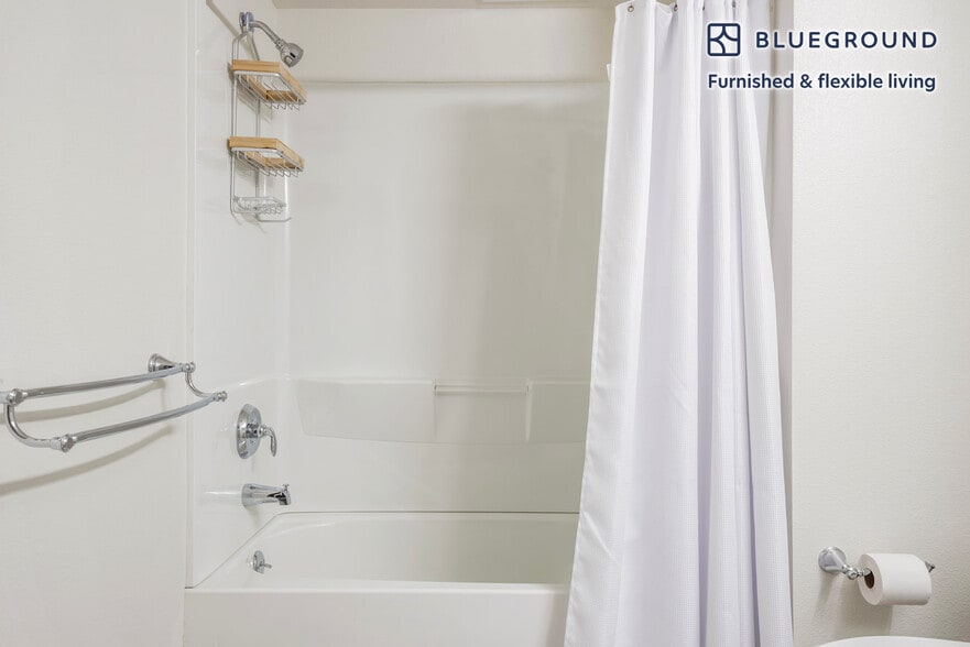 Building Photo - 1698 University Ave