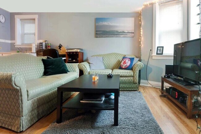 Building Photo - 2 bedroom in Chicago IL 60657