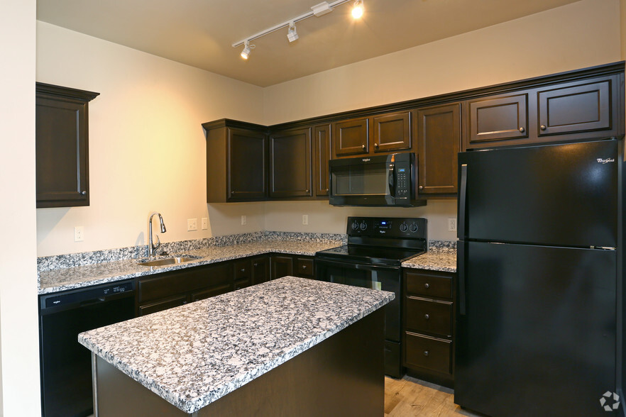 2BR, 2.5BA - Loon - Kitchen - Fountain Ridge