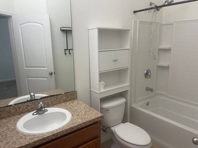 Building Photo - Enjoy Stylish Townhome Living in Vibrant B...