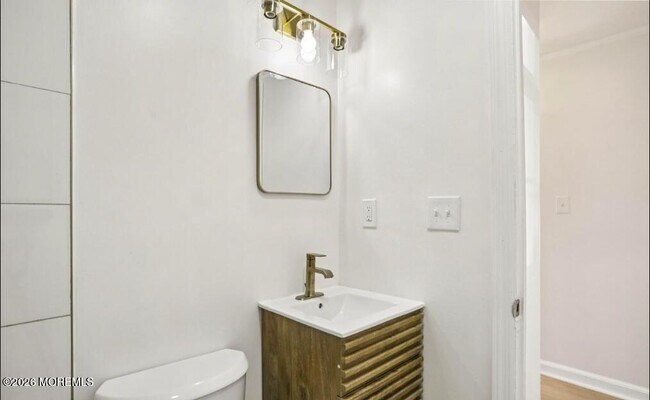 Building Photo - 99 Ravine Dr