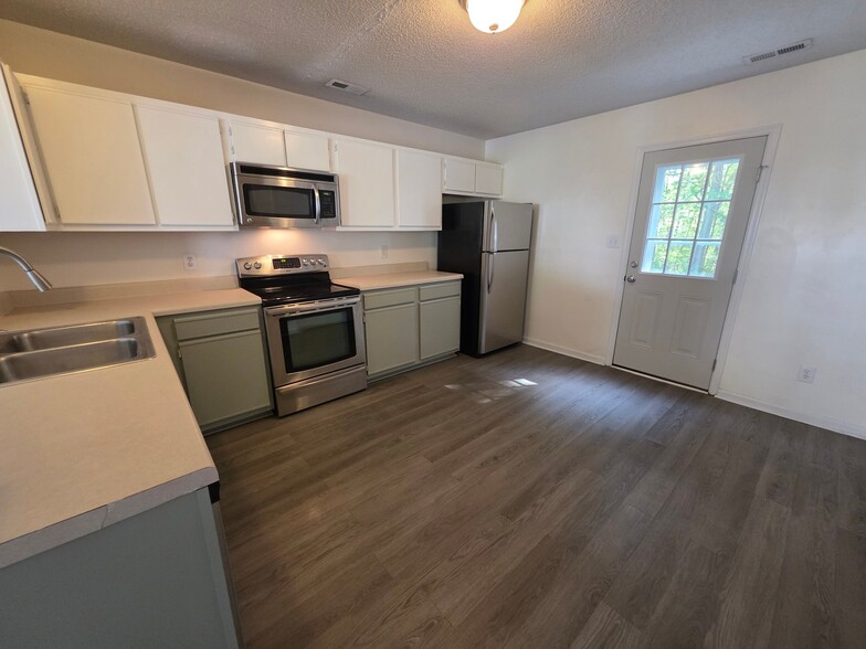 Building Photo - 106 Spring Meadow Cir