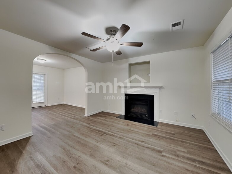 Building Photo - 185 Silver Creek Trail