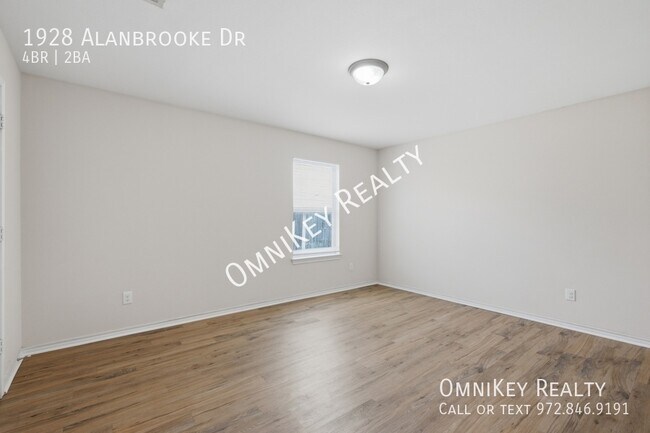 Building Photo - 1928 Alanbrooke Dr