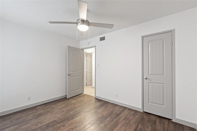 Building Photo - 1301 W Ben White Blvd