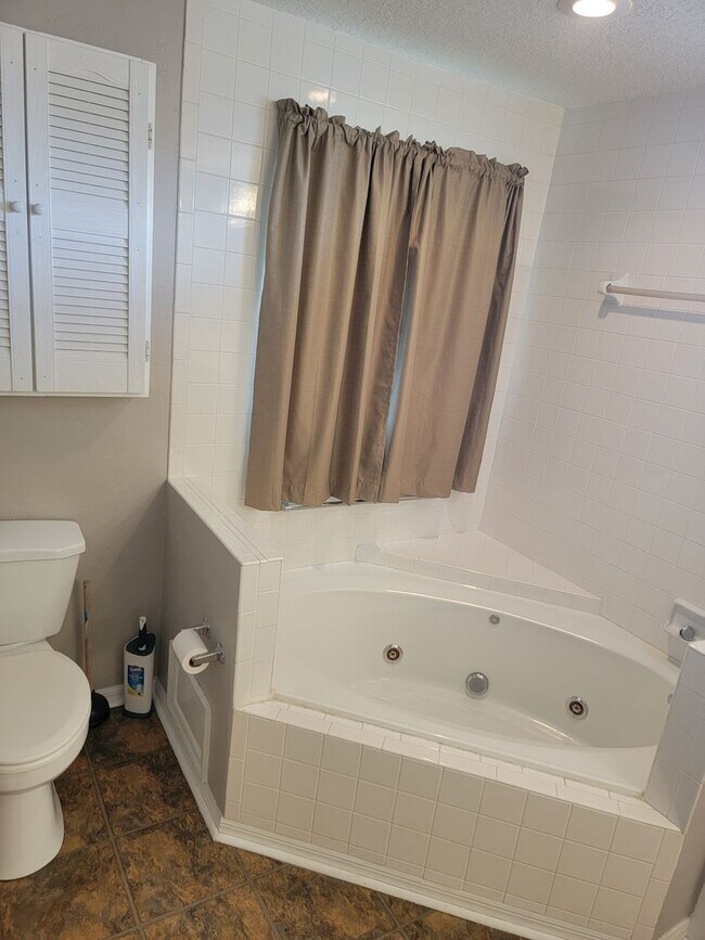 Building Photo - Beautiful 3/2/2 Pool Home in Beverly Hills!!!