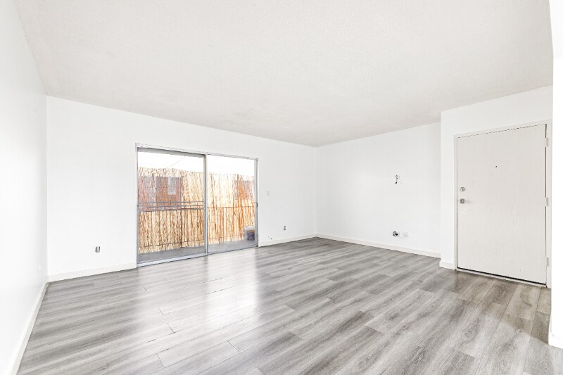 Building Photo - 410 W Regent St