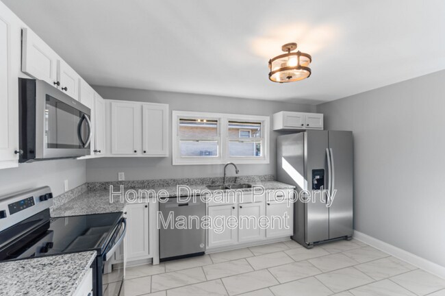 Building Photo - 354 Berry St