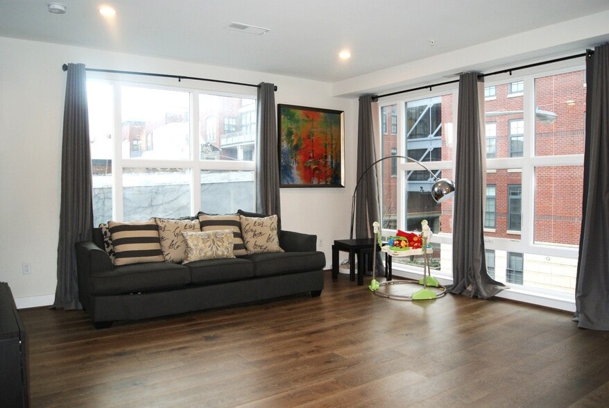 Building Photo - 2337 Champlain Street NW