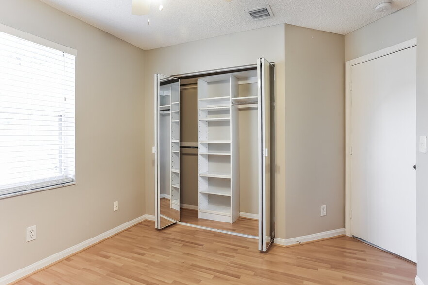 Building Photo - 15400 SW 51st Manor