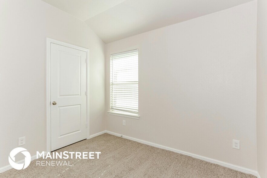 Building Photo - 10024 Poinsett Wy