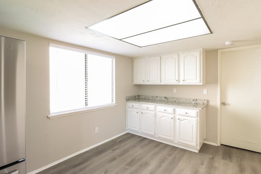 Building Photo - 7808 Bermejo Rd