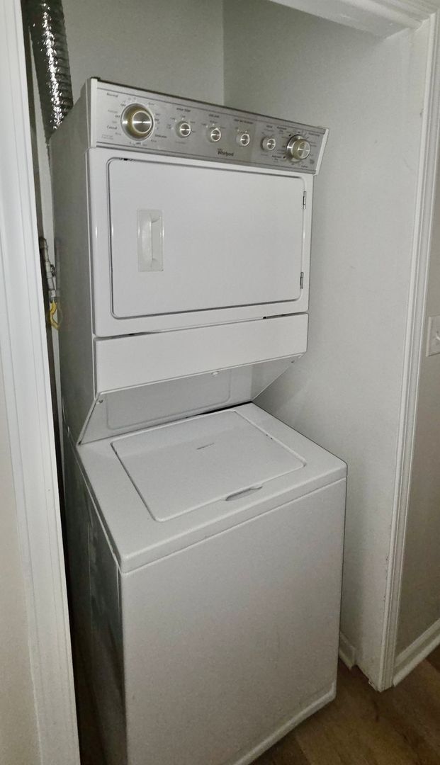 Building Photo - 6439 S St Lawrence Ave