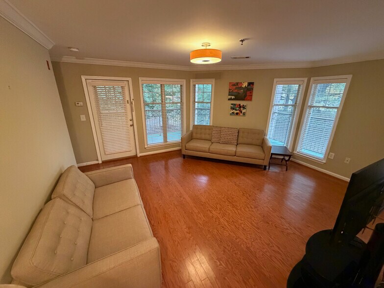 Living Room - 5565 Seminary Rd