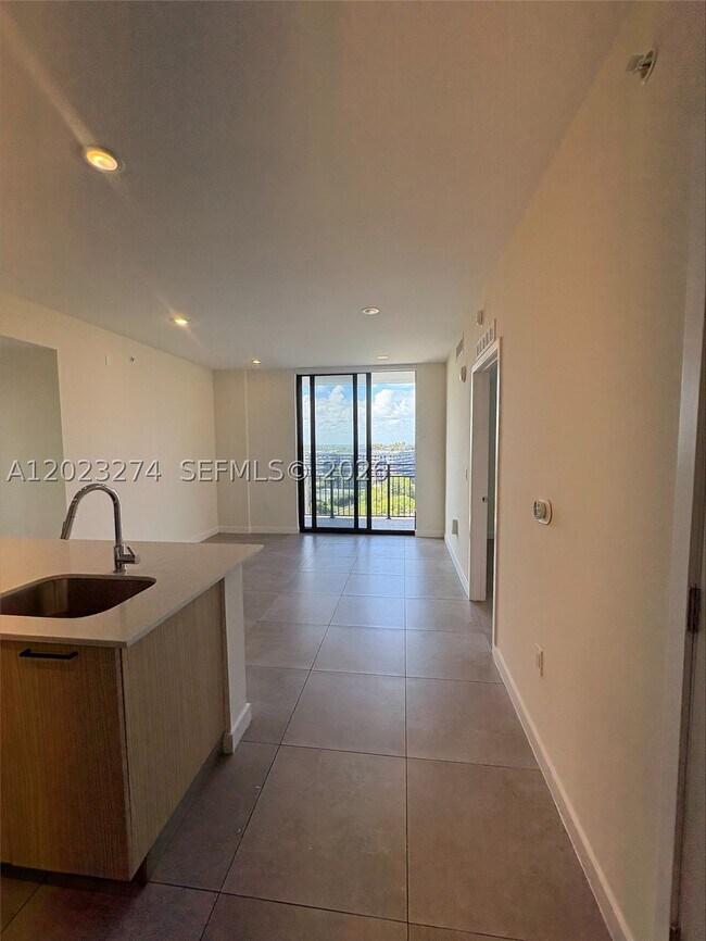Building Photo - 16395 Biscayne Blvd