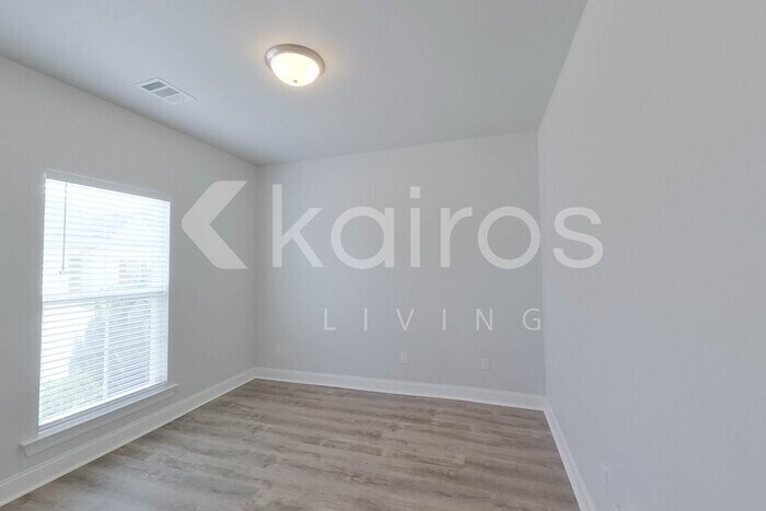 Building Photo - 6536 Roux Dr