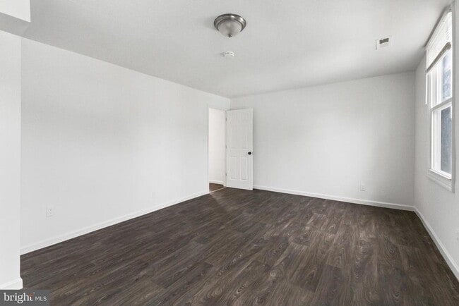 Building Photo - 211 Broad St