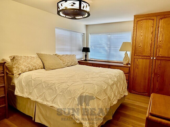 Building Photo - Adorable Condo - Perfect for Watching Suns...
