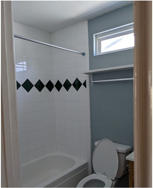 Full bath at top of stairs - 10318 Colony Ct