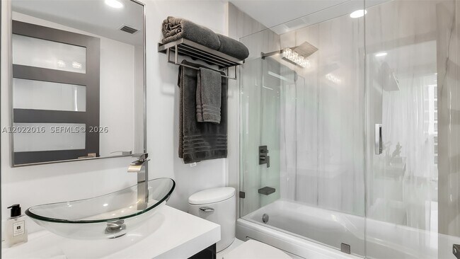 Building Photo - 5875 Collins Ave