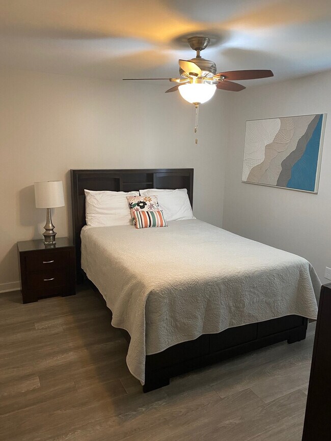 Building Photo - 1565 Pinebreeze Dr