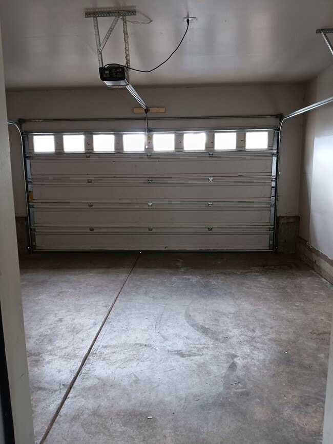 Building Photo - Recently Remodeled House is Now Avialable!