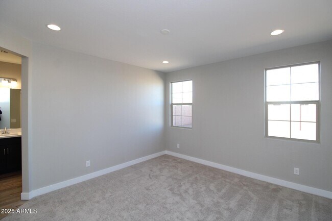 Building Photo - 5716 S Romano