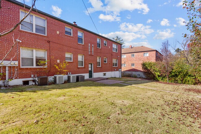 Building Photo - 814 Francis Pl