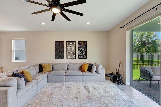 Building Photo - 3459 Current Ave