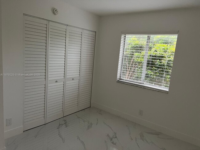 Building Photo - 505 Gardens Dr
