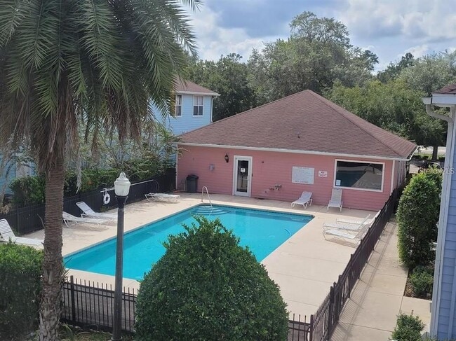 Building Photo - 3920 SW 20th Ave