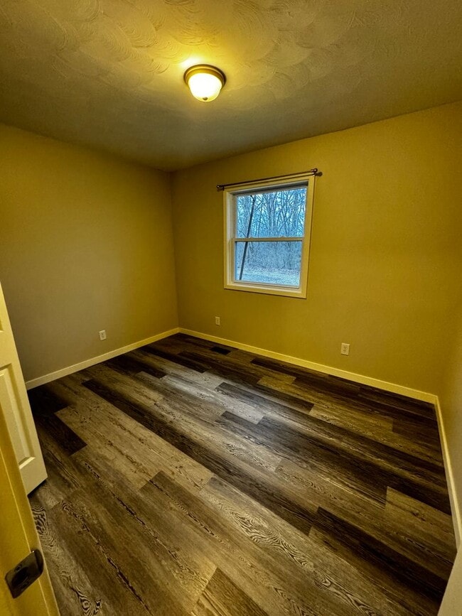 Building Photo - Country Living with a 3-Bedroom, 2-Bath Ho...