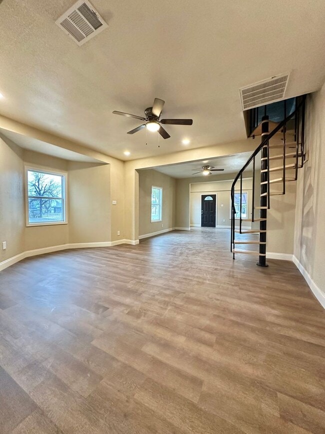 Building Photo - COMING MAY 2026!!! - Fully Remodeled 3-Bedroom Home w/ Bonus Room!!