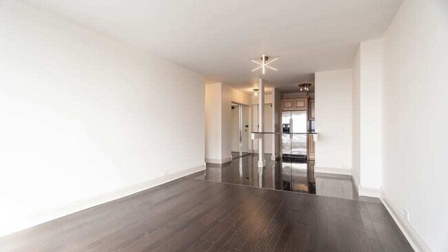 Building Photo - 5415 N Sheridan Rd