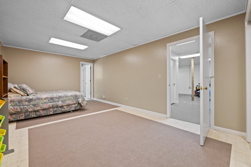 Building Photo - 3010 Eaker Dr