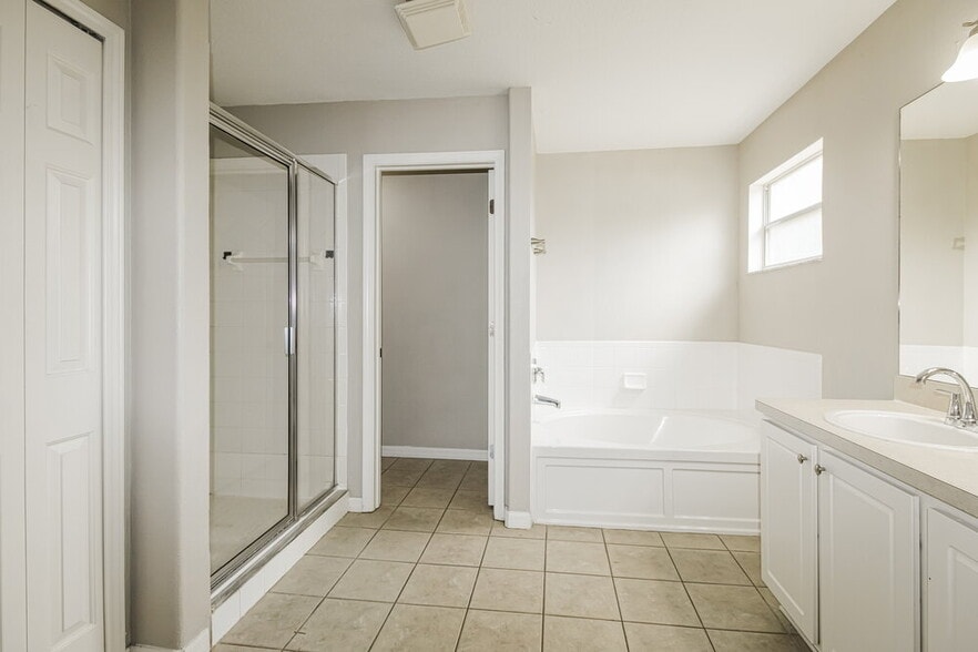 Building Photo - 3810 Braemere Dr