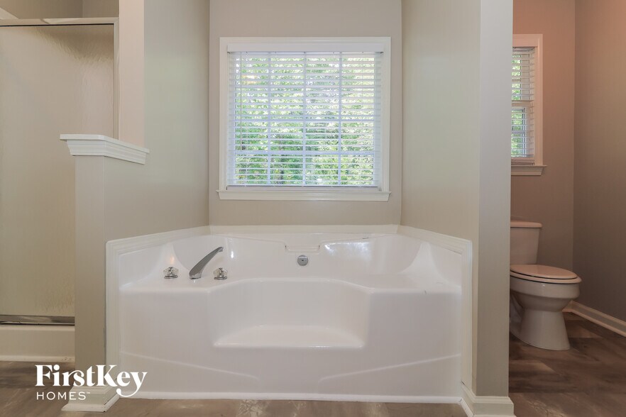 Building Photo - 42 Appleton Way