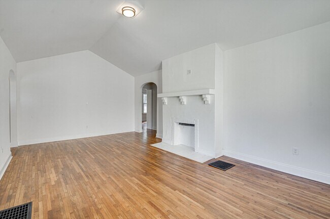 Building Photo - 2/ 1 Home for Rent!