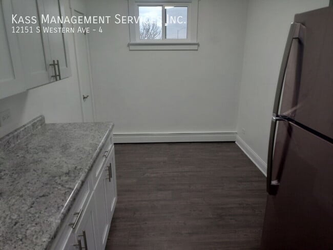 Building Photo - 12151 S Western Ave