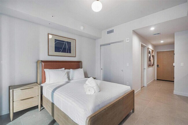 Building Photo - 601 N Miami Ave