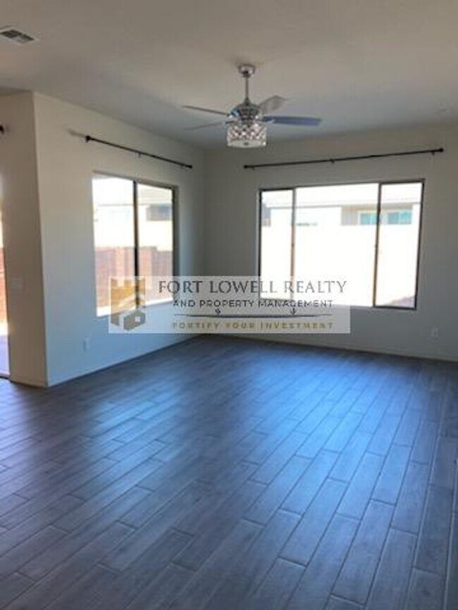 Building Photo - Luxury Living in Oro Valley $2750.
