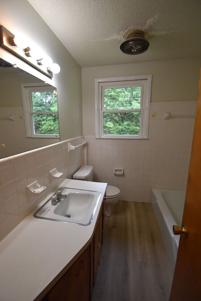 Building Photo - 3 Bedroom Home For Rent Near Post!