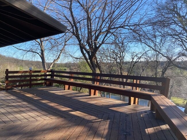 Building Photo - Beautiful 2 Bedroom/2 Bathroom Home with a Great Room, Fireplace and access to shared swimming pool